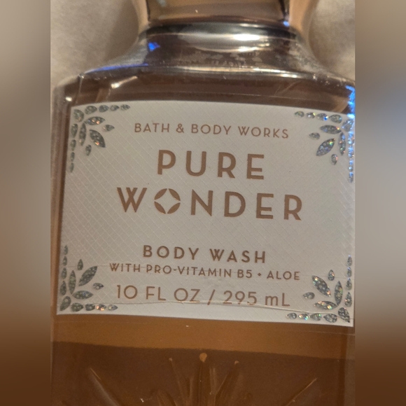 Bath & Body Works  Pure Wonder Body Wash with Pro-Vitamin B5 and Aloe 10 fl oz - Picture 2 of 3